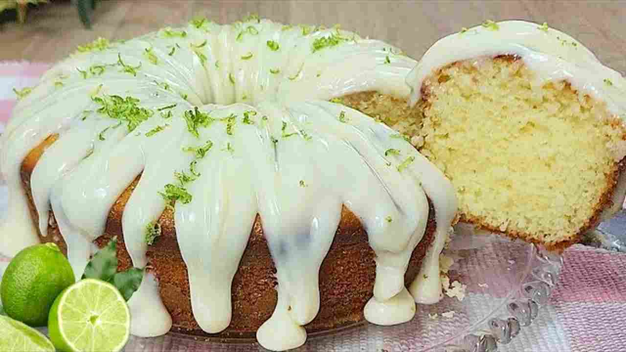 Bolo Rápido e Fofinho de Limão com Cobertura Super Cremosa