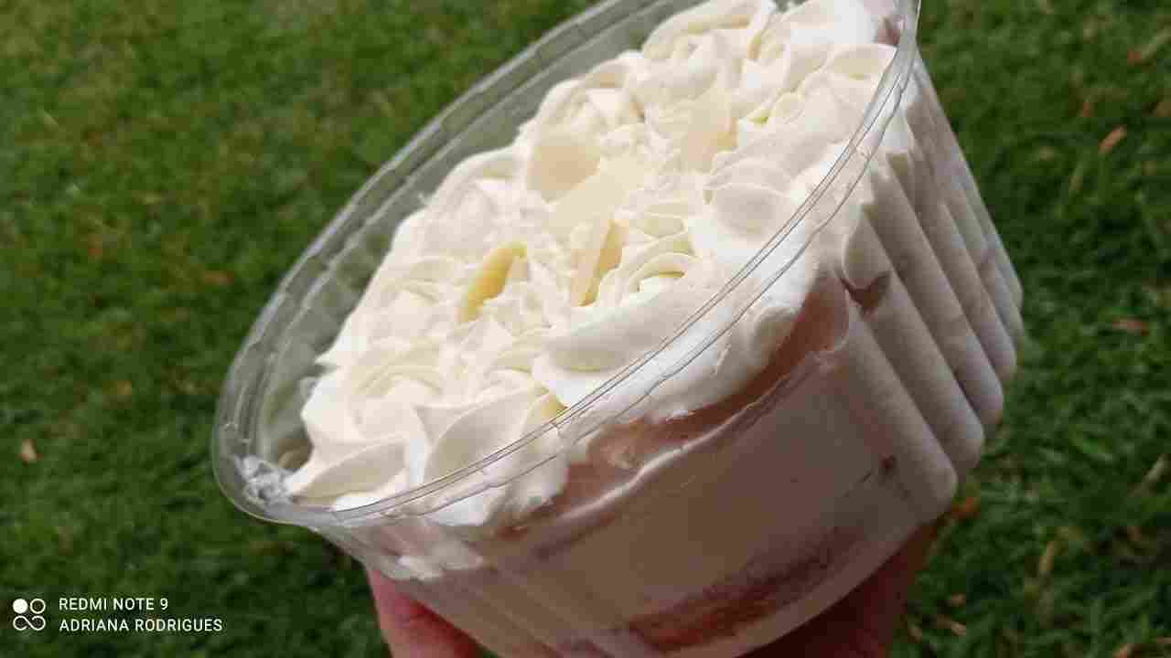 Bolo de Pote de Chocolate Branco- Tamanho Família