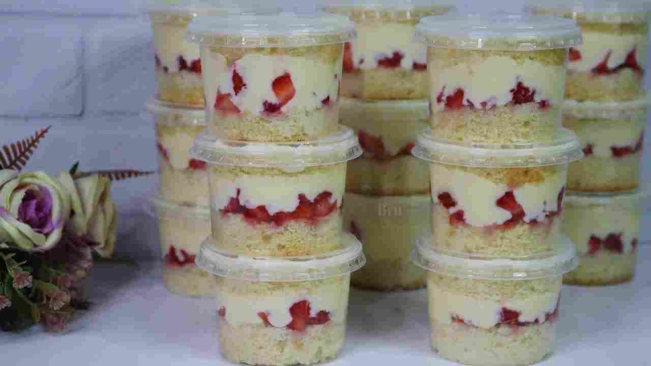 Bolo no Pote Leite Ninho Cremoso com Morango - Faça e Venda Bolo no Pote Bru na Cozinha