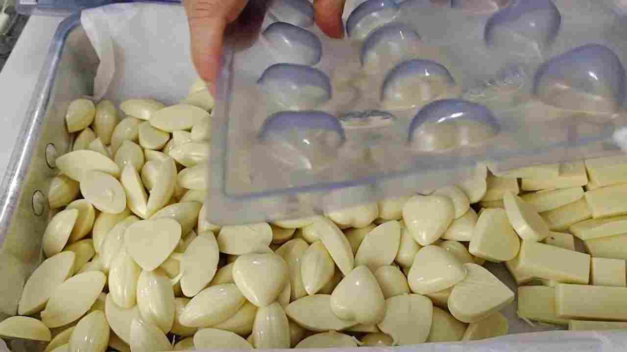 Bombom Tradicional e Licoroso com Chocolate Branco - Como Fazer.