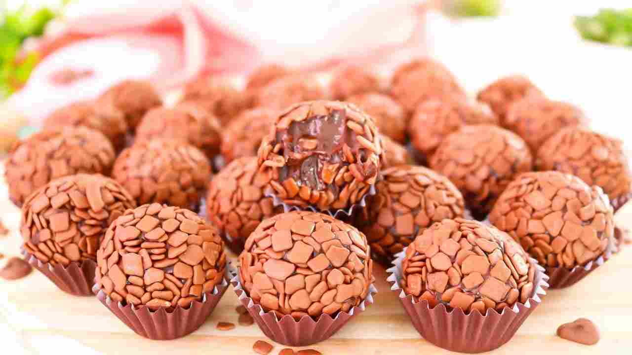 Brigadeiro Gourmet de Chocolate Fácil de Fazer - Como Deixar Ele Perfeito!