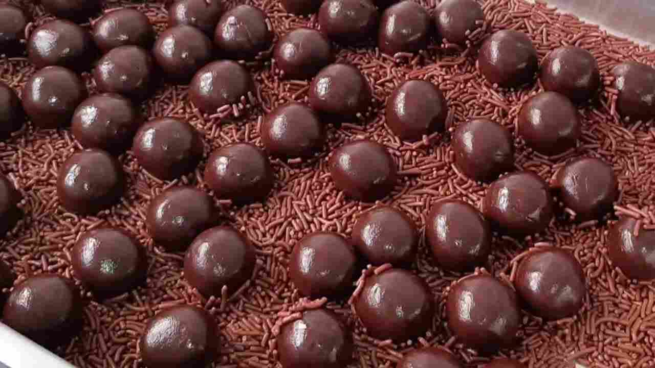 Brigadeiro Tradicional - Receita Completa para 100 Unidades