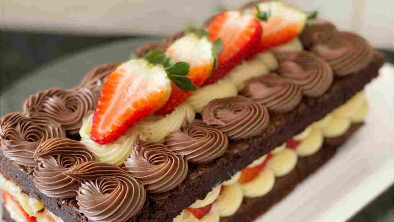 Brownie Cake Delícia de Morango