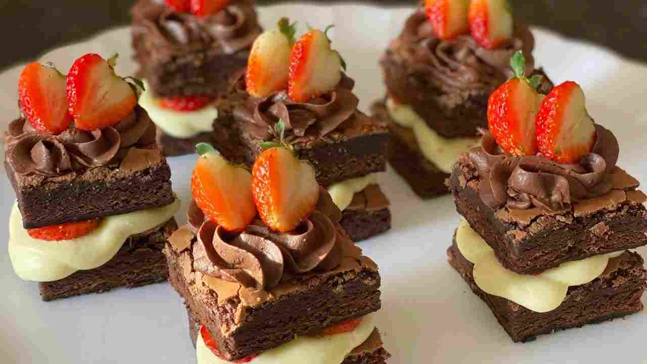 Brownie Recheado com Ninho e Morangos - Faça Lucre Muito