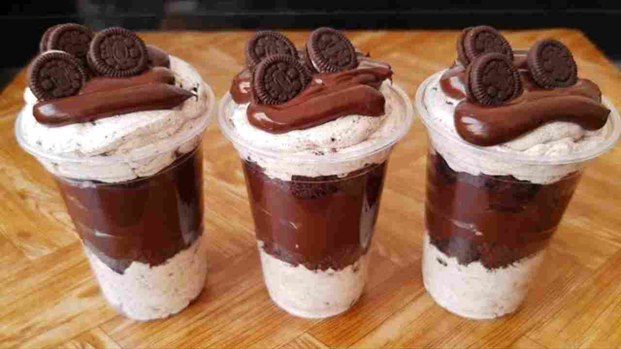 Copo da Felicidade com Recheio de Oreo e Creme de Chocolate- Uma Delícia