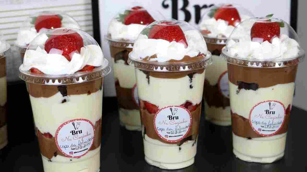 Copo da Felicidade com Creme de Ninho, Chocolate, Brownie e Morangos