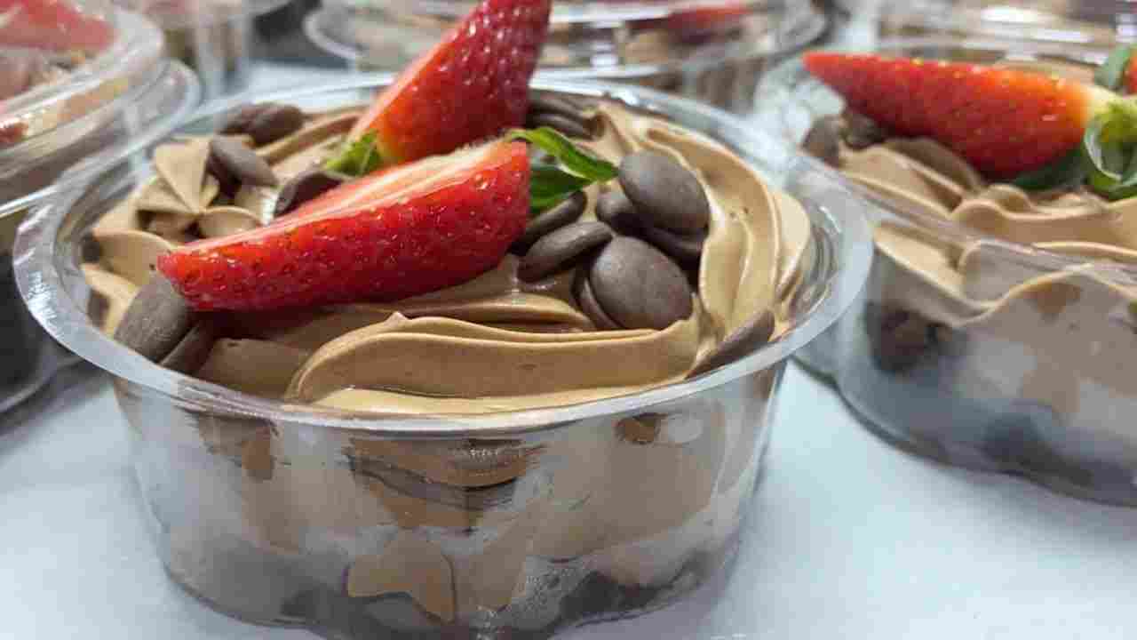 Copo da Felicidade Mousse de Chocolate Flower Cake 240 Ml