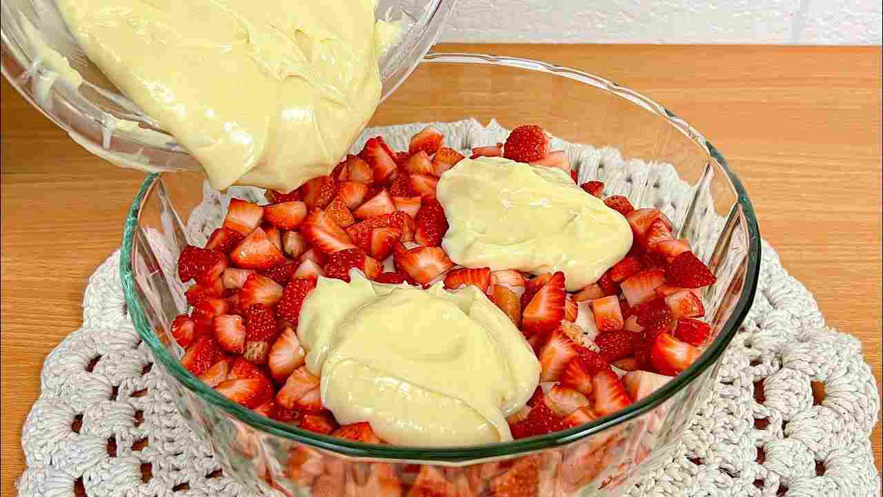 Você Nunca Viu Sobremesa Mais Fácil Delícia Cremosa de Creme Belga com Morangos Gabriel Freitas
