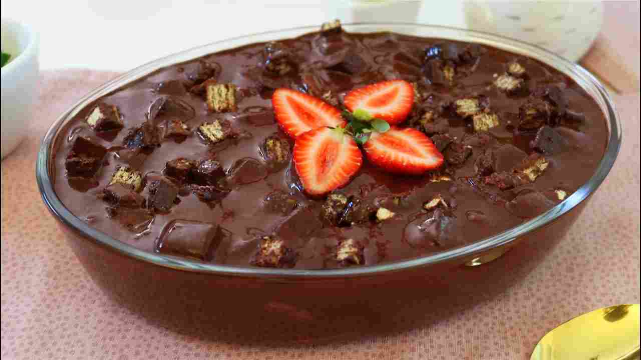 Sobremesa Fácil e Rápida para o Seu Final de Ano - Estrogonofe de Chocolate e Morangos -dika da Naka