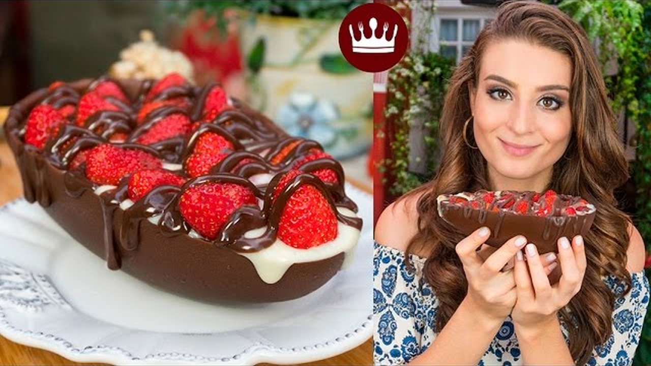 Ovo de Páscoa com Bombom Aberto de Morango