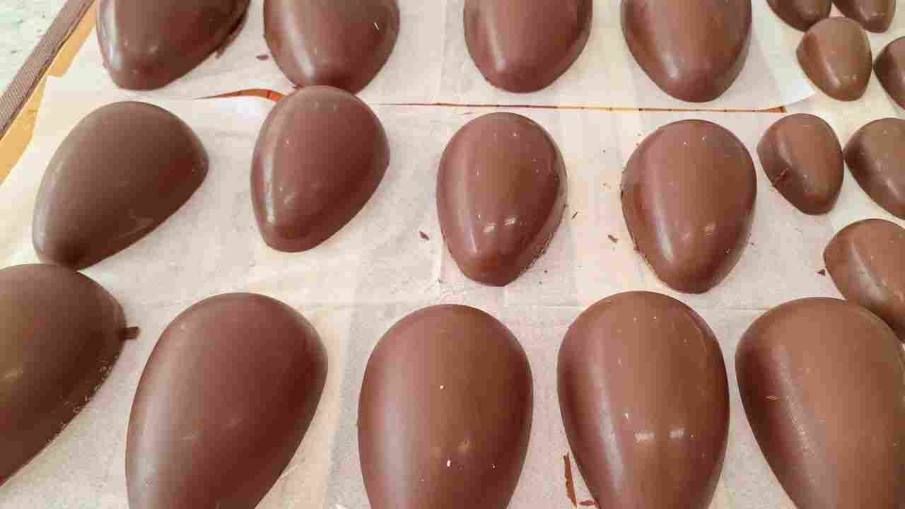 O Jeito Mais Fácil de Fazer Ovos de Páscoa! Só Faço Chocolate Assim!