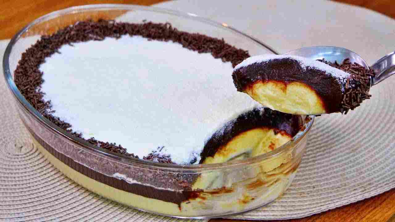 Sobremesa Gelada de Leite Ninho e Chocolate na Travessa Fácil e Deliciosa