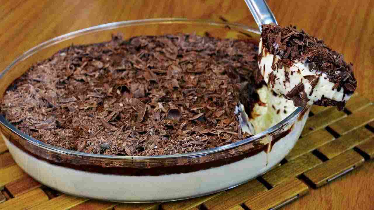 Sobremesa Gelada de Limão com Chocolate Fácil e Pronta em Menos de 10 Minutos